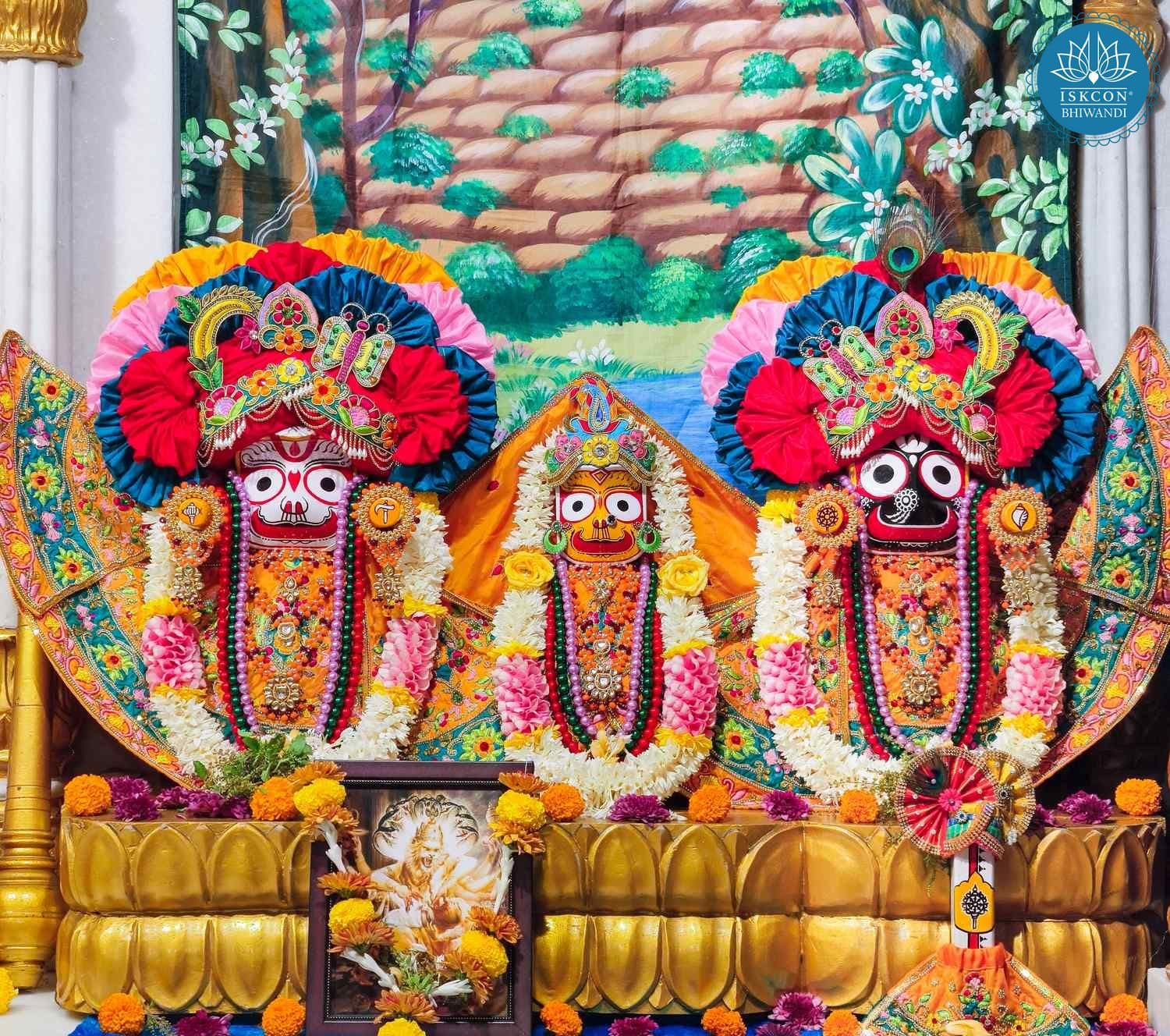 Sringar Darshan photo 2 of 12 — 7 April 2026