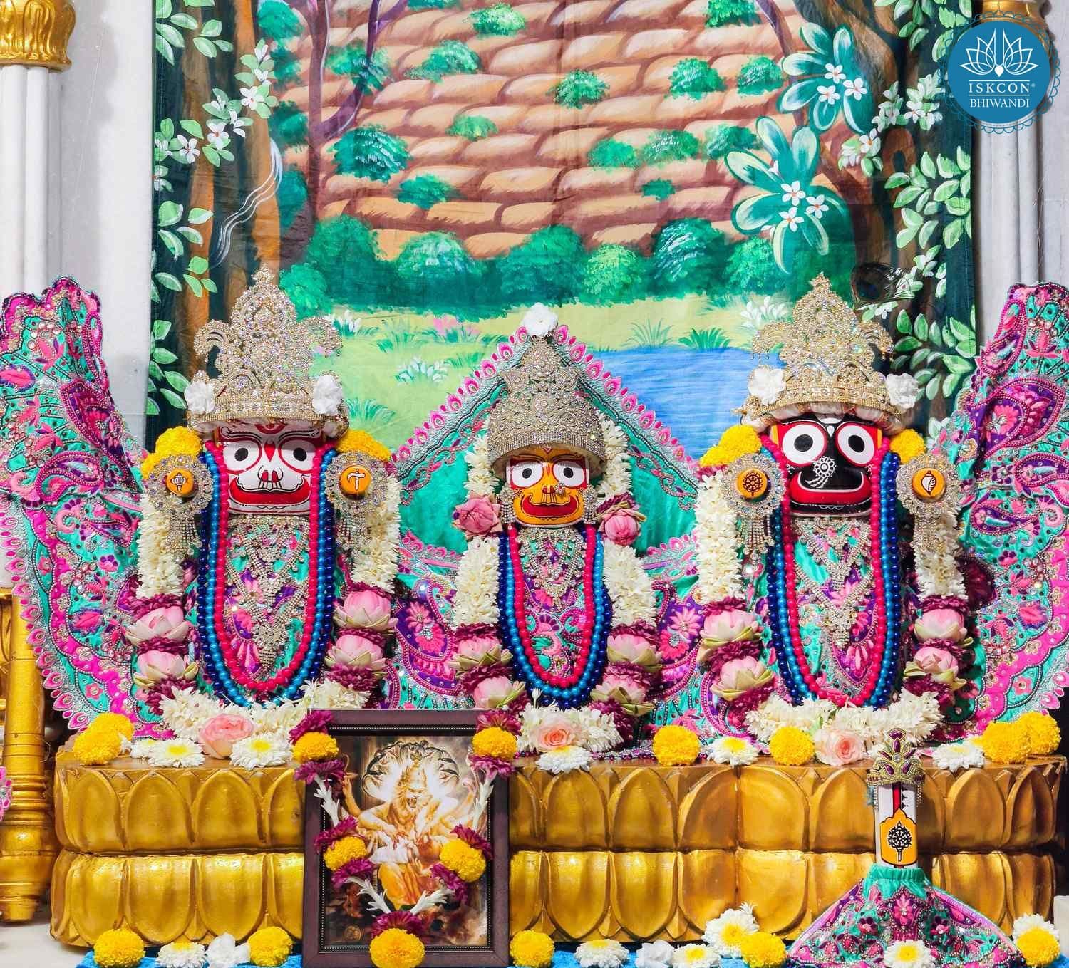 Sringar Darshan photo 2 of 12 — 8 April 2026