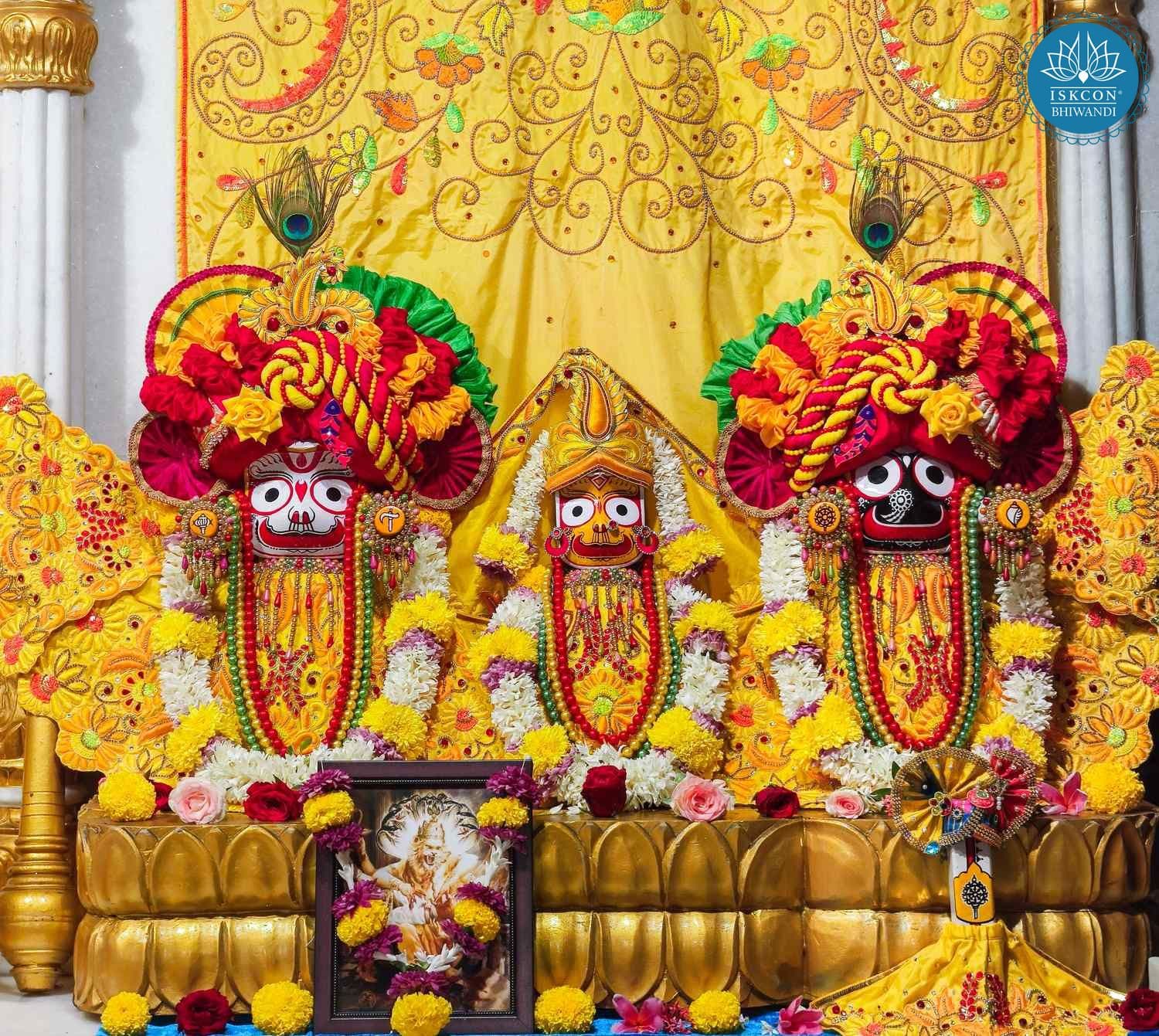 Sringar Darshan photo 2 of 12 — 9 April 2026