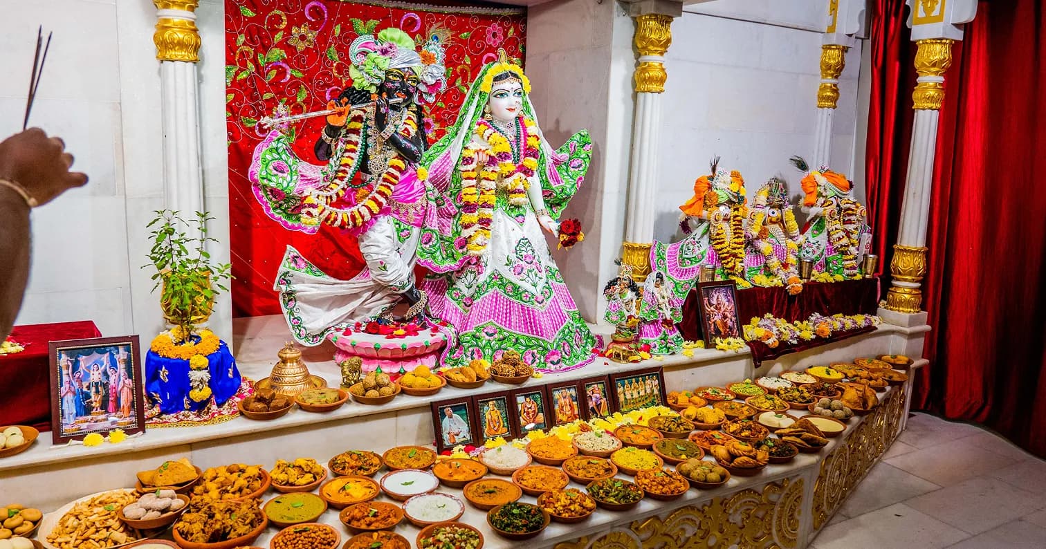 Devotees distributing sanctified food